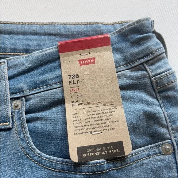 NWT Levi's Women's 726 High Rise Standard Fit Flare Leg Full Jeans (F2) - Picture 6 of 10
